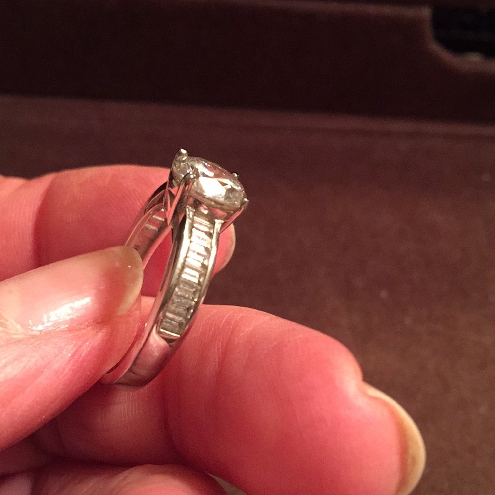 Beautiful engagement ring - Picture 5 of 5